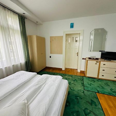 Bed and breakfast Rapsodia Sinaia Extérieur photo