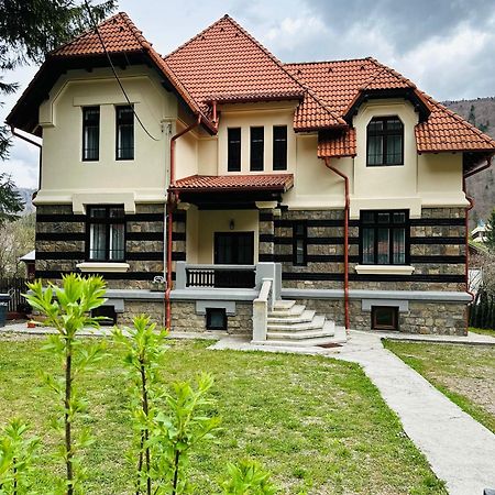 Bed and breakfast Rapsodia Sinaia Extérieur photo
