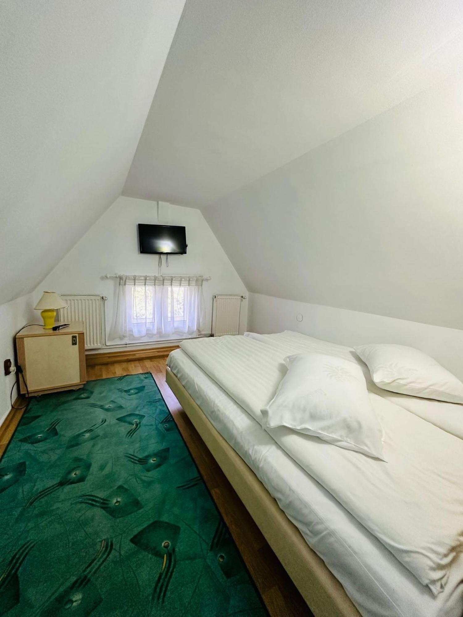 Bed and breakfast Rapsodia Sinaia Extérieur photo