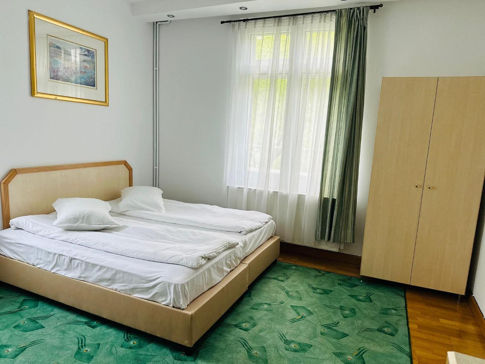 Bed and breakfast Rapsodia Sinaia Extérieur photo