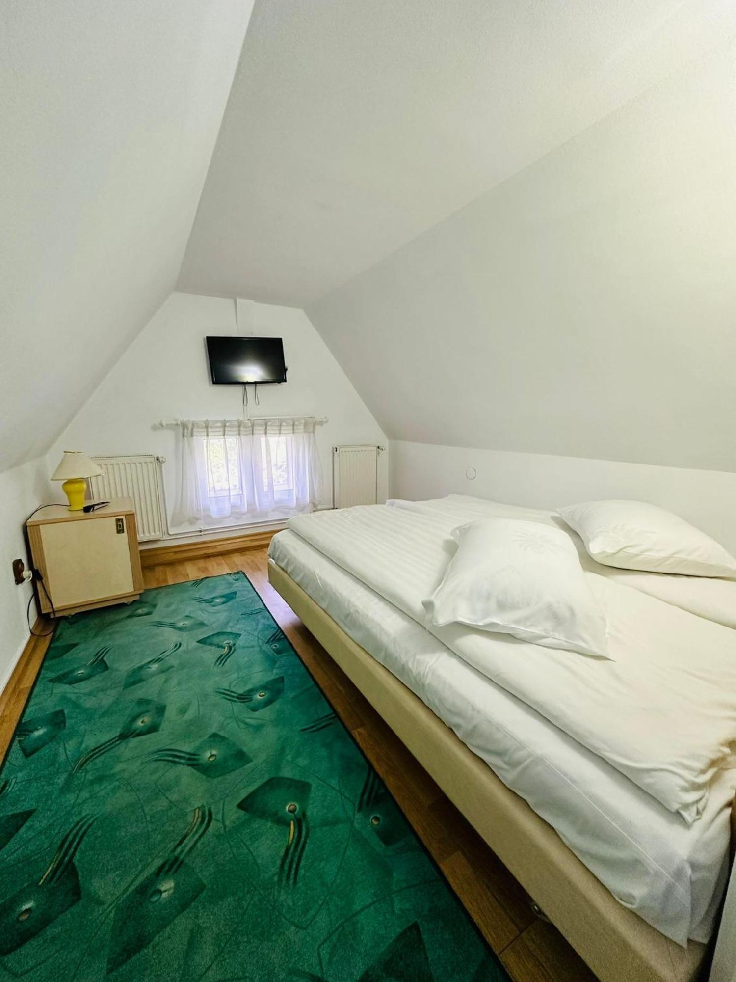 Bed and breakfast Rapsodia Sinaia Extérieur photo