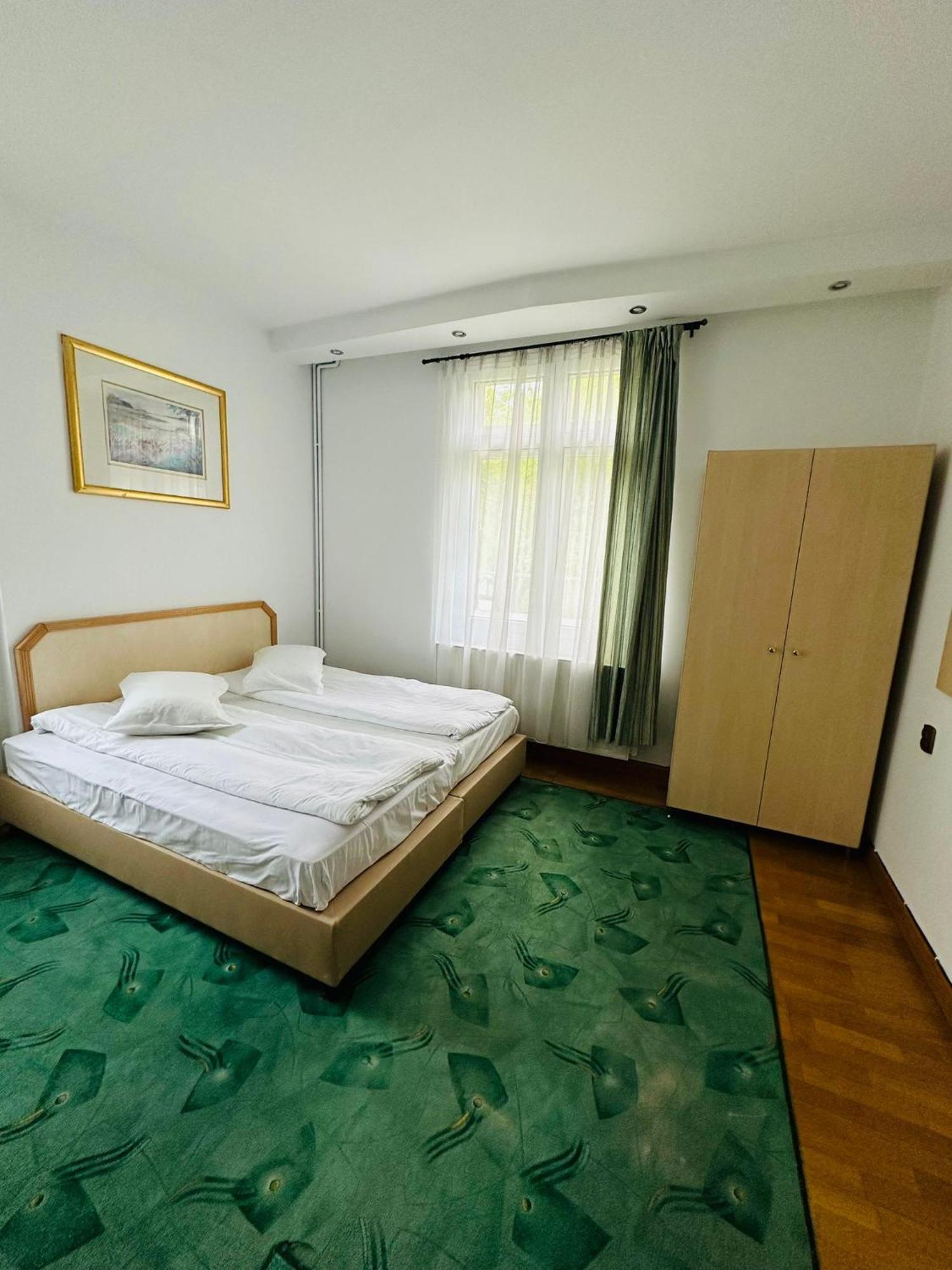 Bed and breakfast Rapsodia Sinaia Extérieur photo