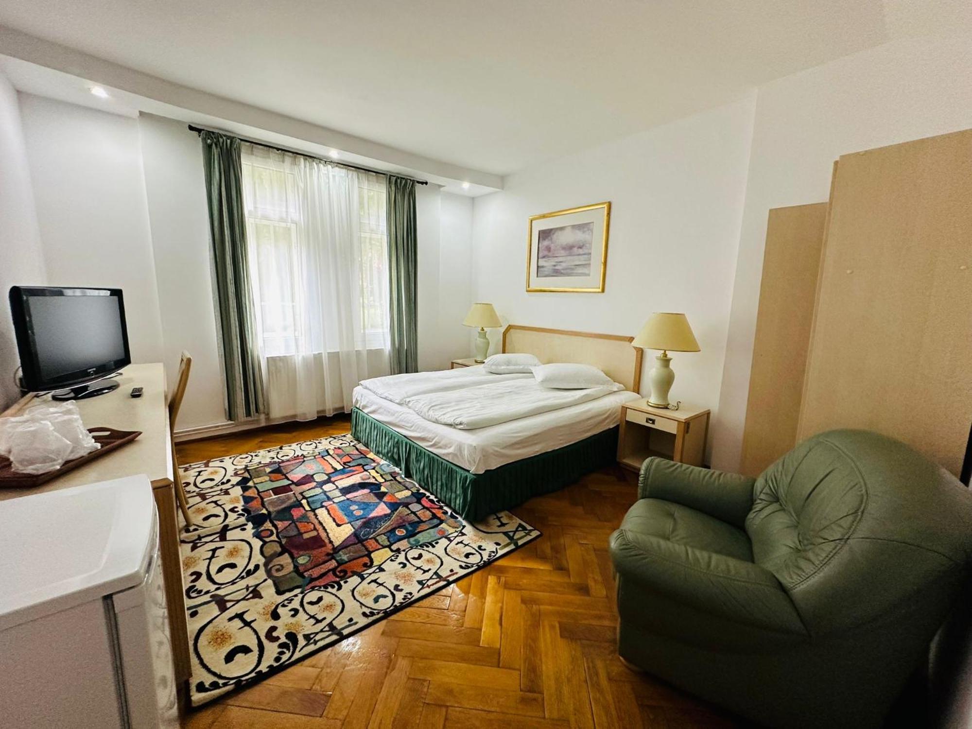Bed and breakfast Rapsodia Sinaia Extérieur photo