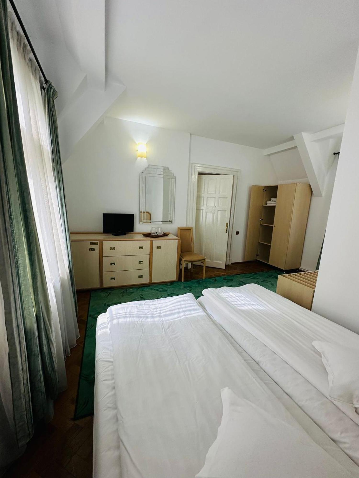 Bed and breakfast Rapsodia Sinaia Extérieur photo