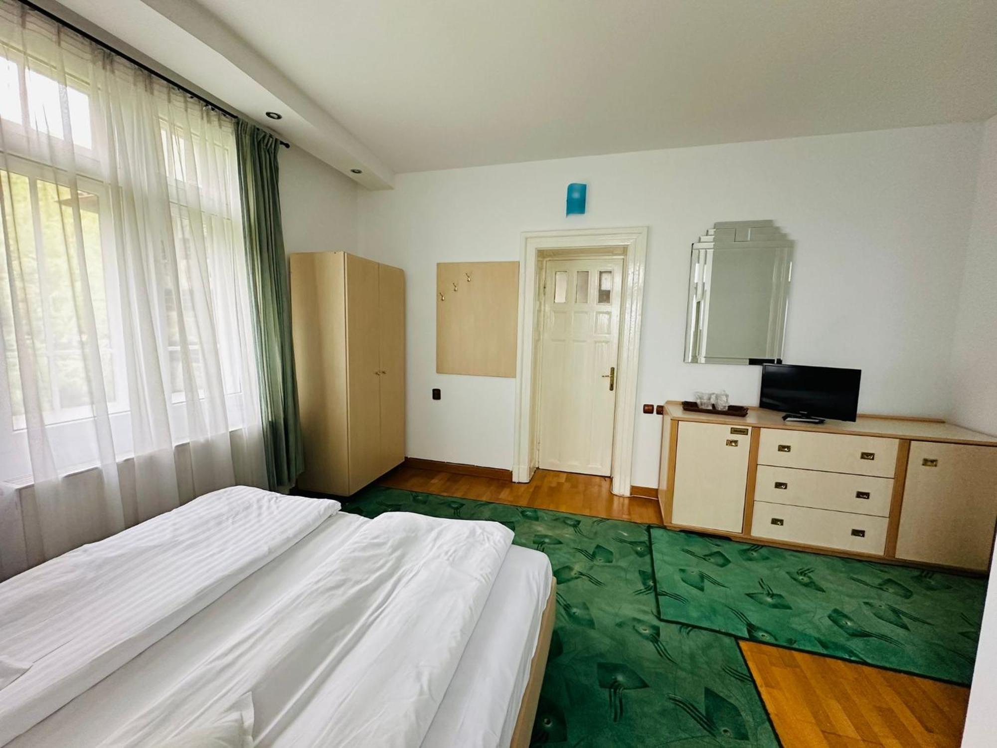 Bed and breakfast Rapsodia Sinaia Extérieur photo