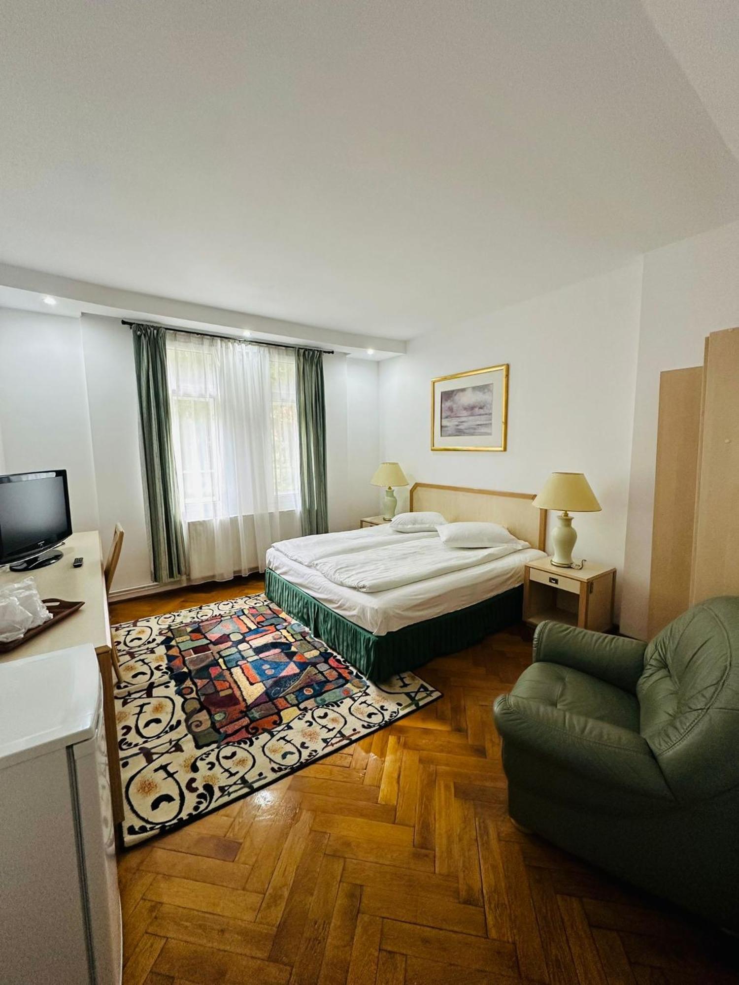 Bed and breakfast Rapsodia Sinaia Extérieur photo
