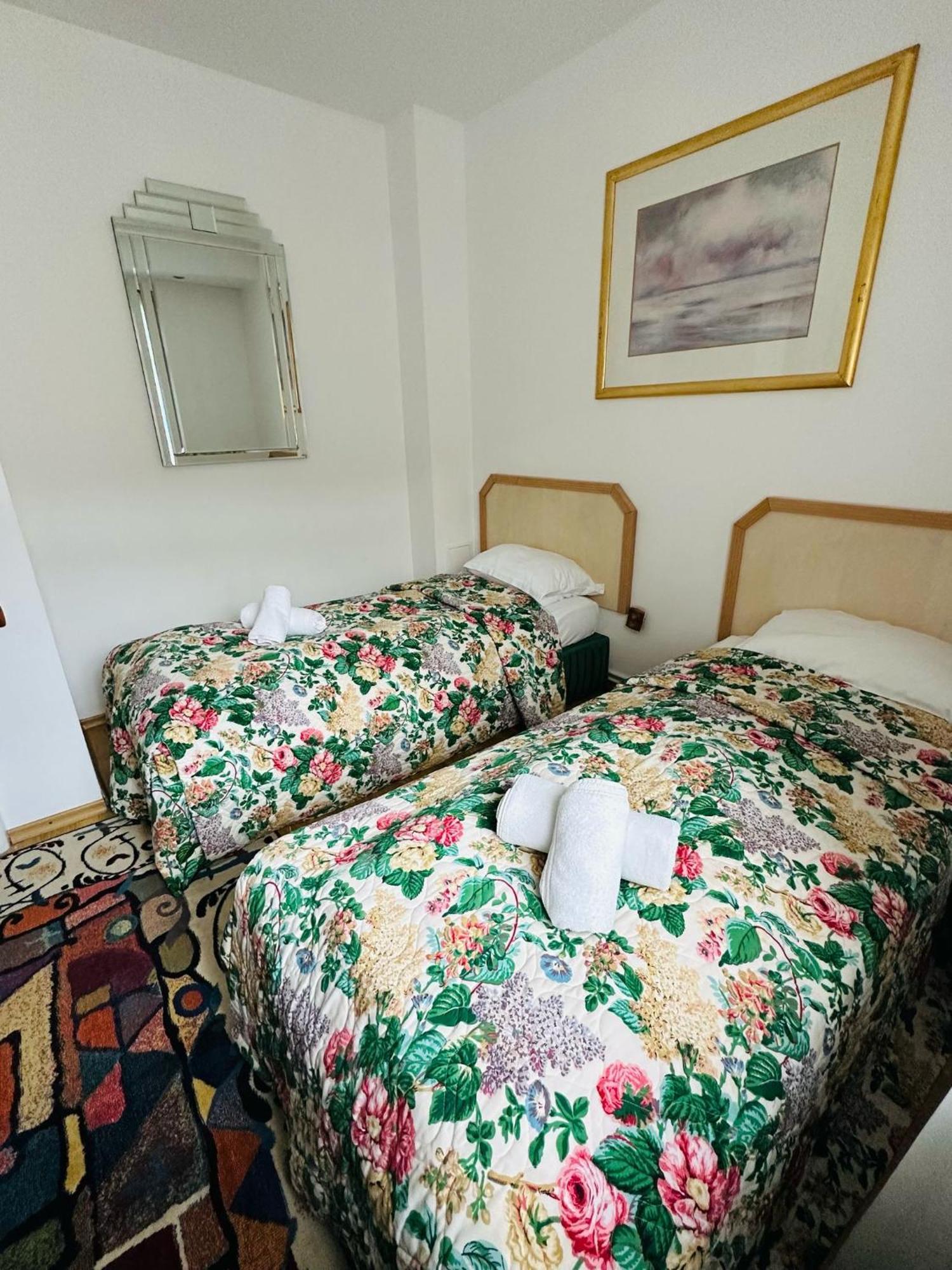 Bed and breakfast Rapsodia Sinaia Extérieur photo