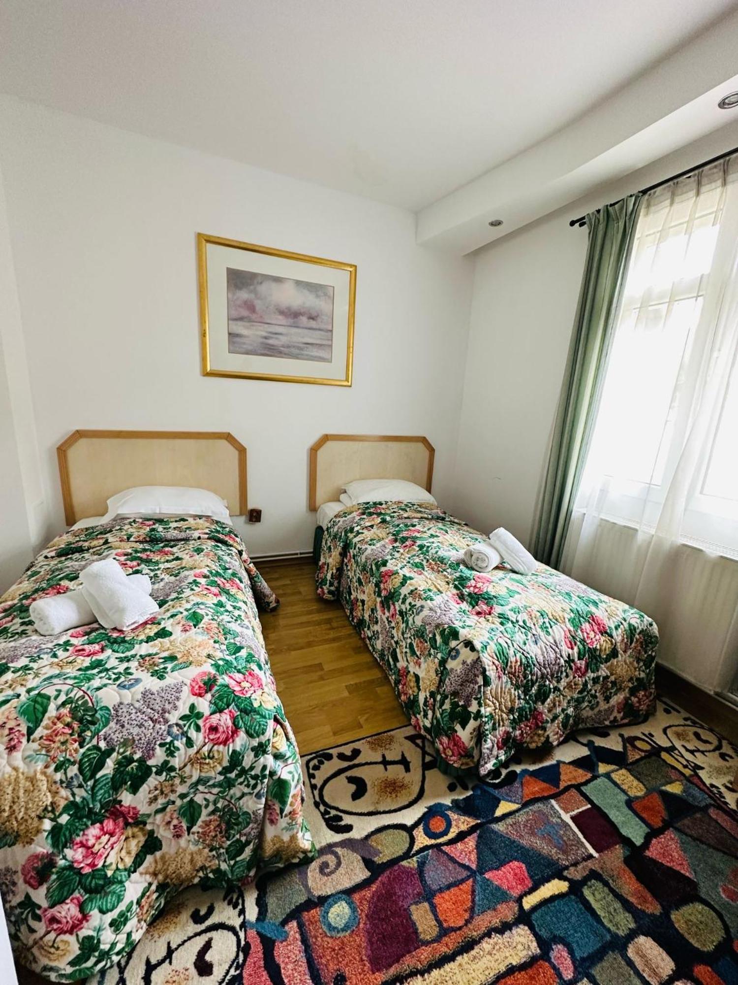 Bed and breakfast Rapsodia Sinaia Extérieur photo