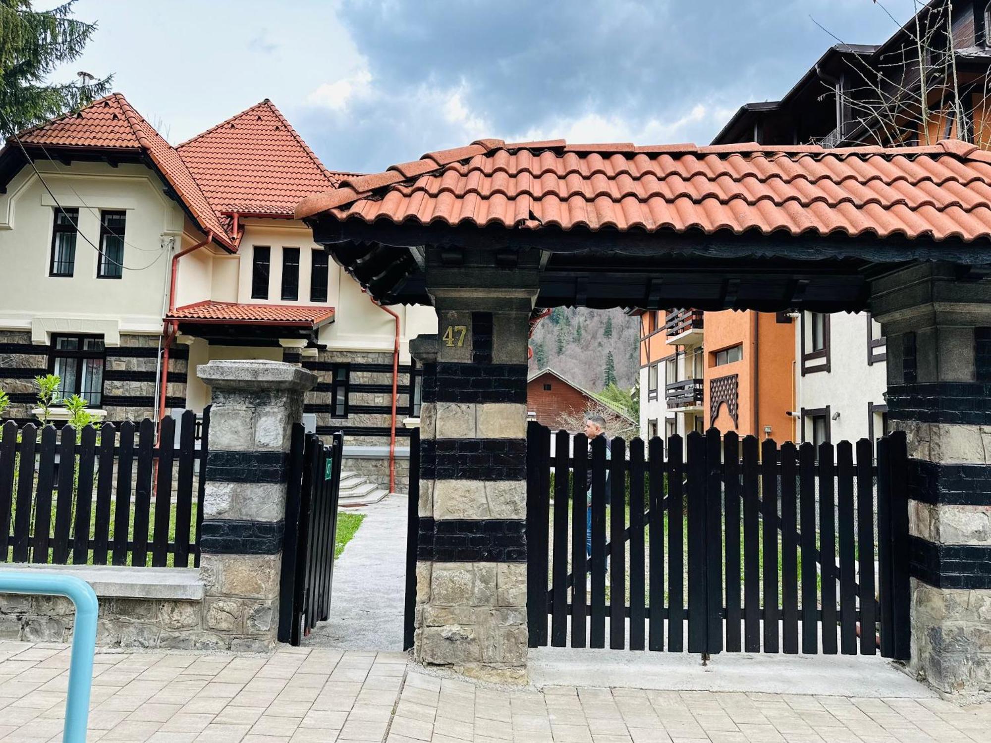 Bed and breakfast Rapsodia Sinaia Extérieur photo